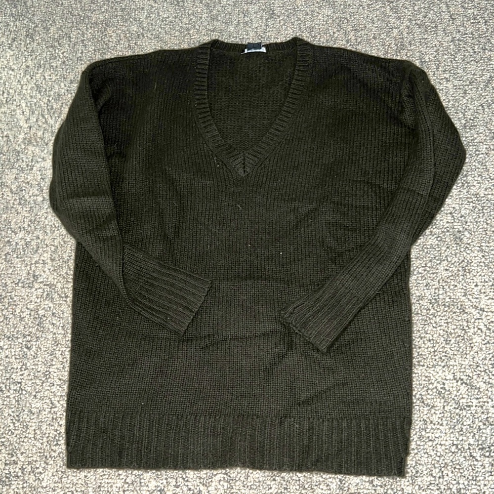 Theory Cashmere V Neck Sweater - Forest Green - Size S